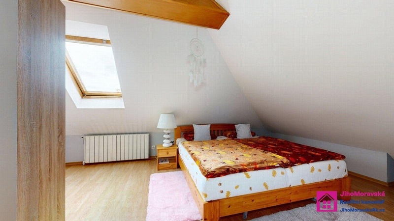 Prodej podkrovního bytu 4+1, 106 m², zahrada, Břeclav - 16