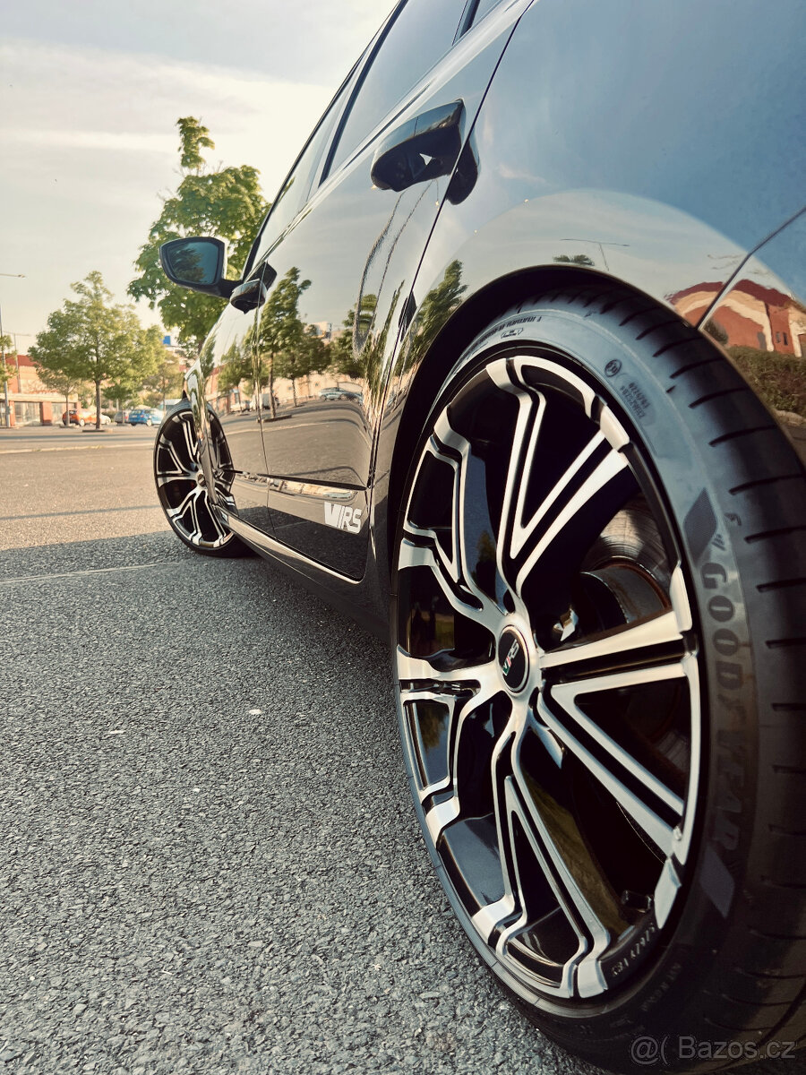 ŠKODA OCTAVIA vRS 2.0 TDi / 4x4 / CHALLENGE / TOP STAV - 16