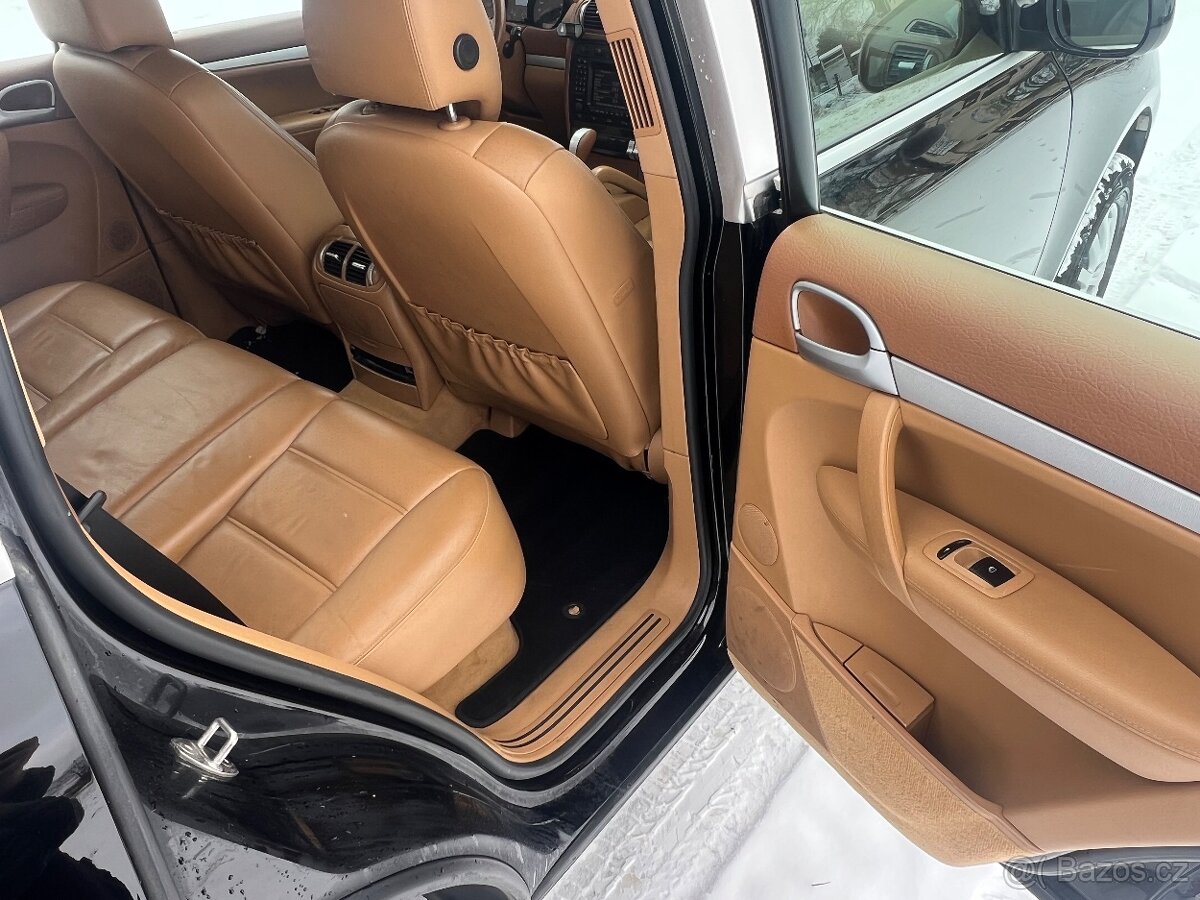 Porsche Cayenne - 16