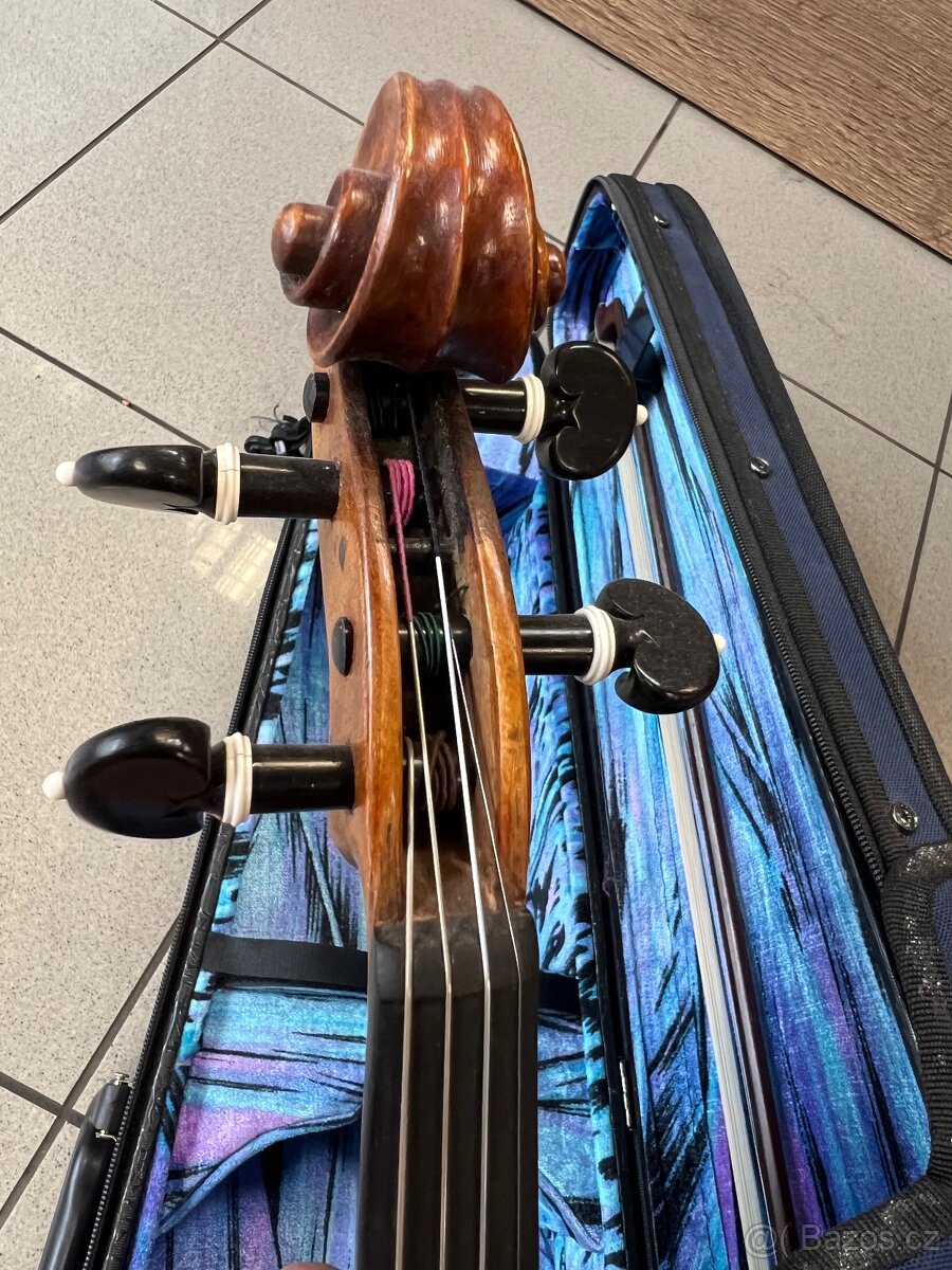Prodám housle velmi staré a hysterické - 16