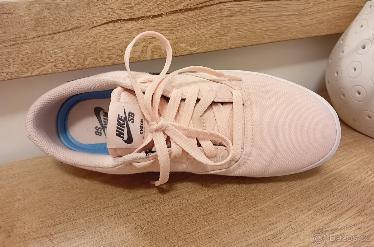 Nike dámské tenisky Solarsoft vel. 39 - 16