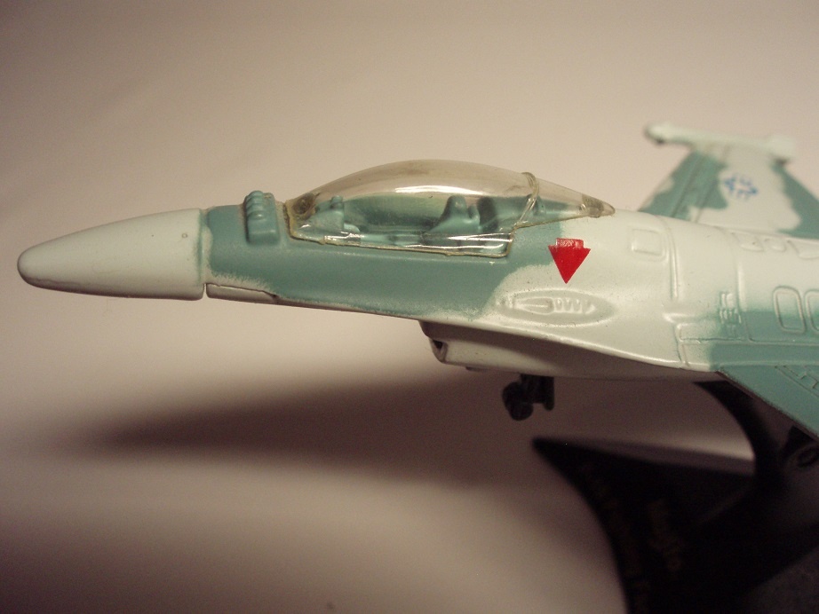 2xMaisto F-15Eagle; F-16 FightingFaclcon - 16