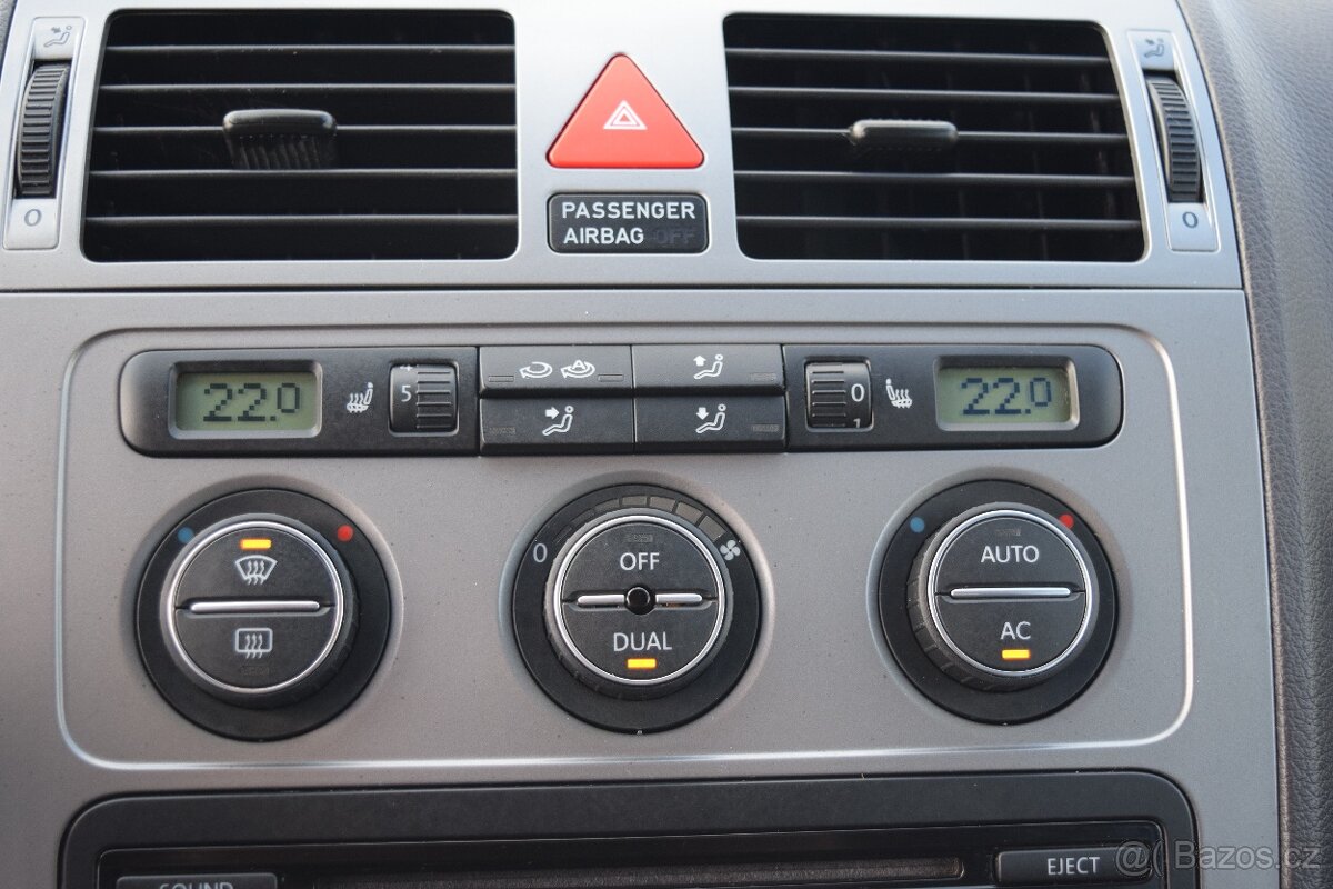 Volkswagen Touran 1.4 TSI 7MÍST VYHŘEV BOHATÁ VÝBAVA - 16