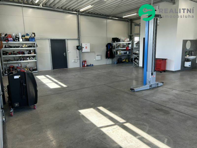 Novostavba haly, pozemek 3000m2, 8km od Brna, u D1 - 16