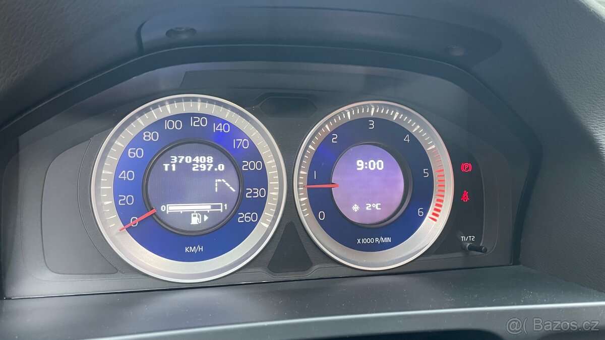 Volvo V60 D5, 151 KW R-design nebourané - 16