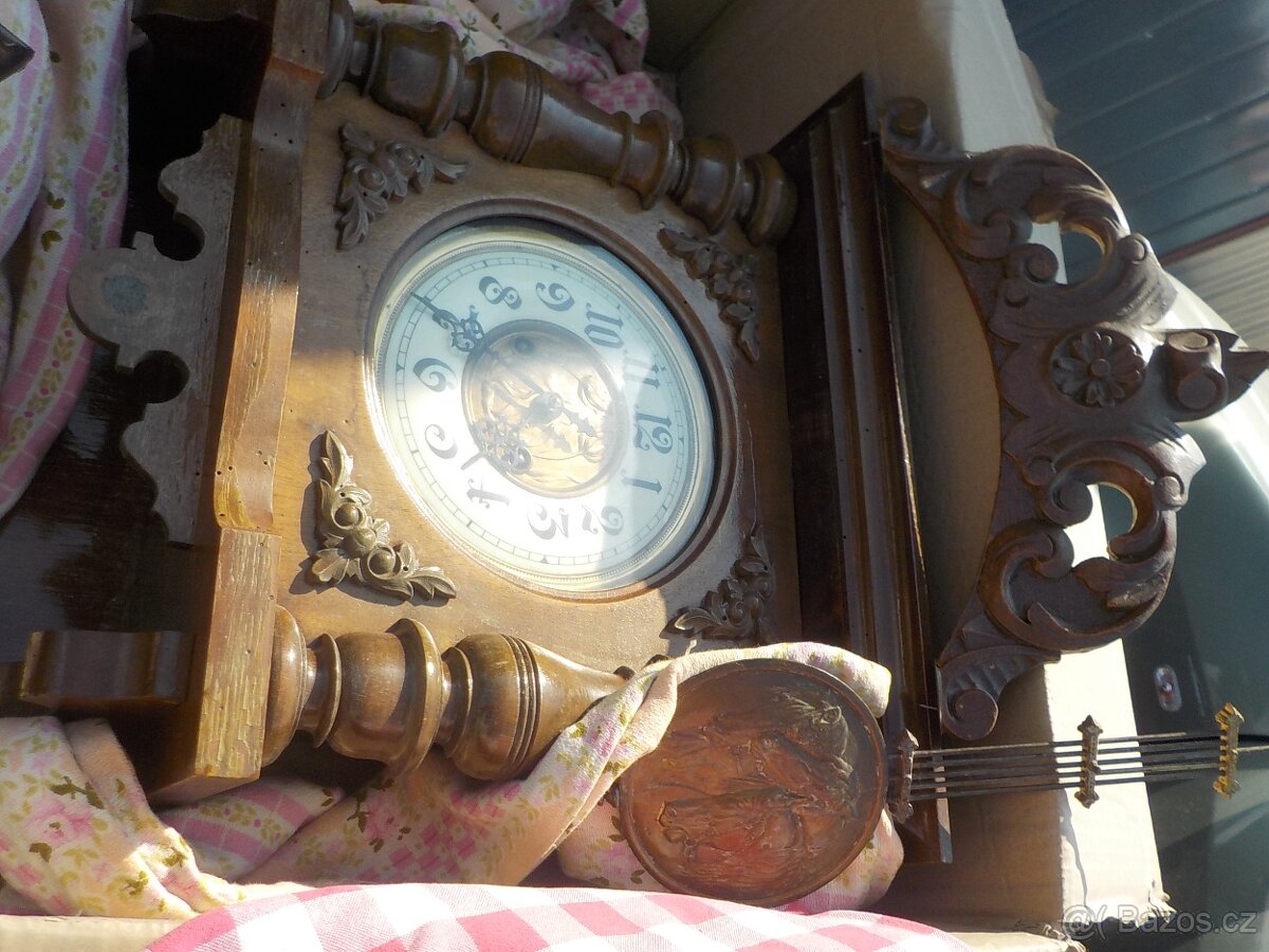 Staré dřevěné a porcelánové hodiny - 16
