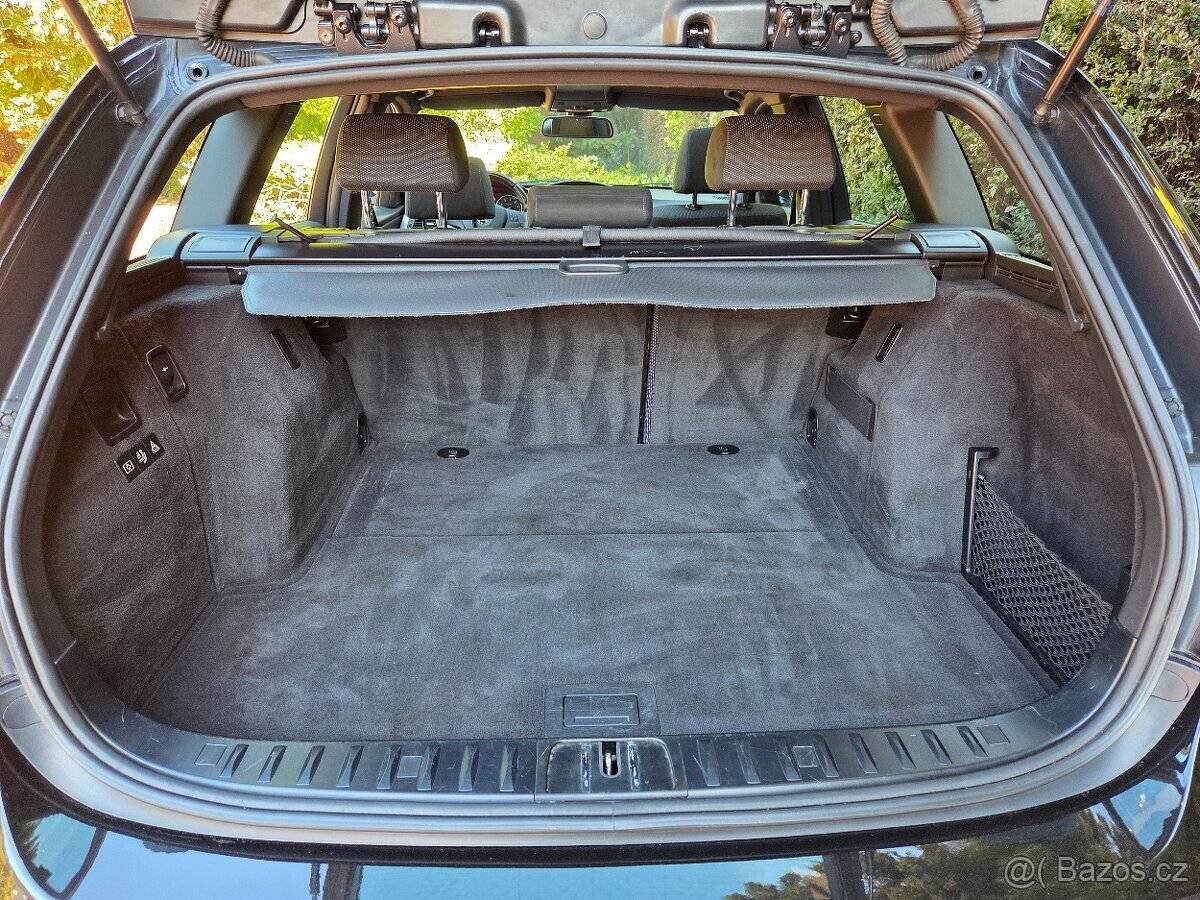 BMW 330i 200kw 6st. Manuál, M-paket,2011,panorama,navi - 16