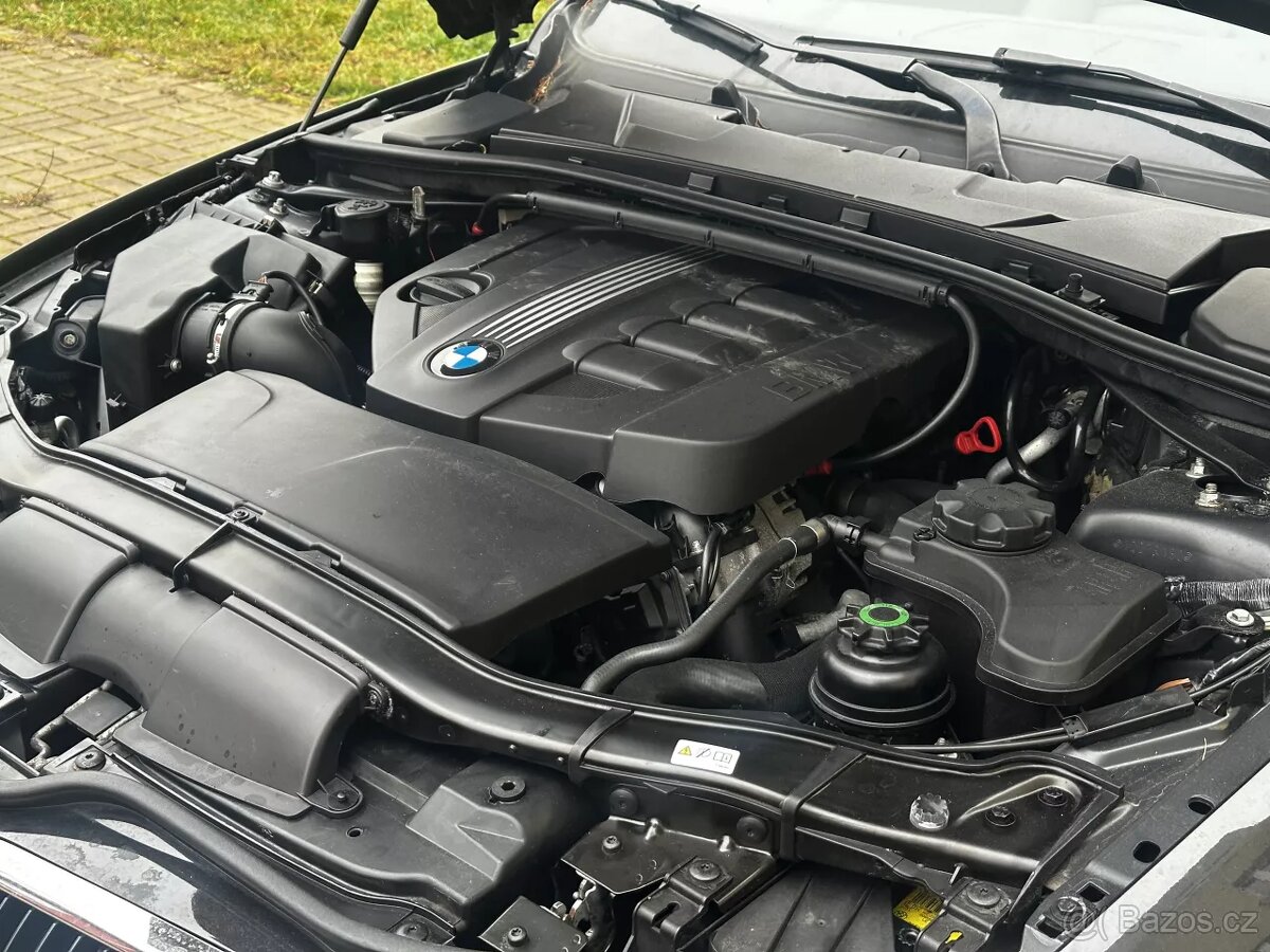 BMW Řada 3 E93 320D 135kW Cabrio Xenony Kamera Kůže Tempomat - 16