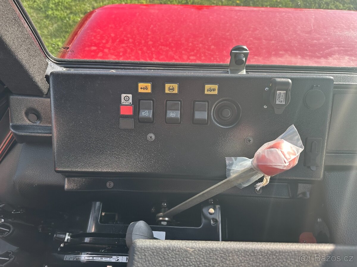 Traktor Belarus 820 s čelním nakladačem - 16