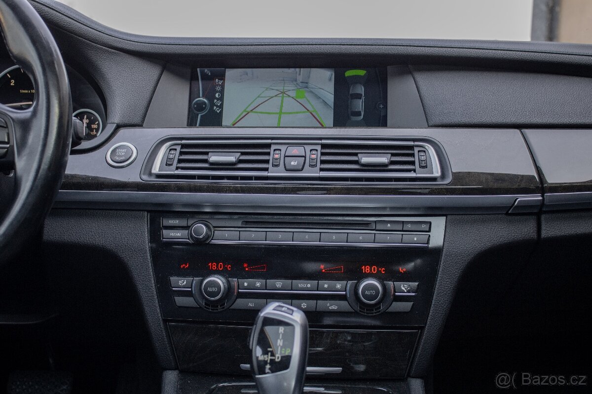 BMW Rad 7 730d 155kW AT M paket / PREVERENÉ KM / - 16