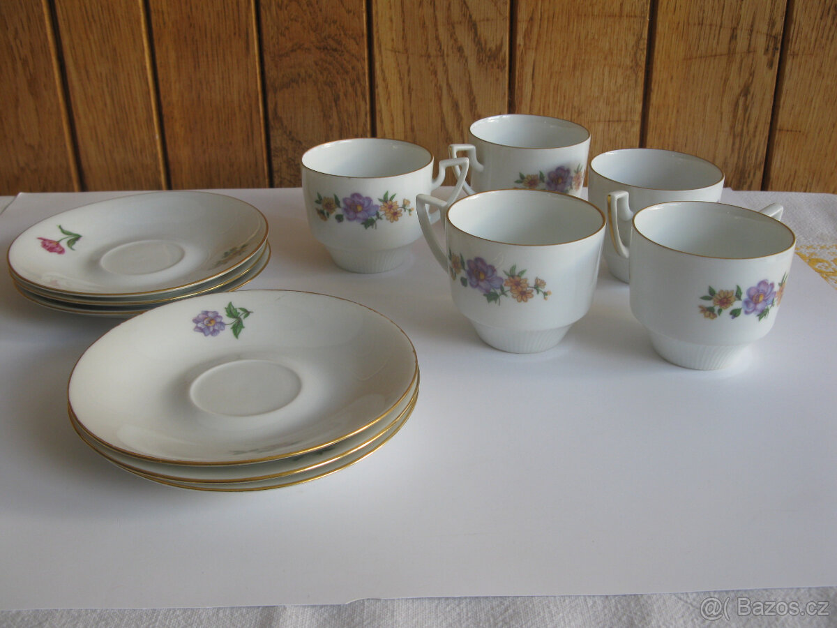 hrníčky,malachitová dóza,skleničky,krásná růž.váza ,sošky - 16