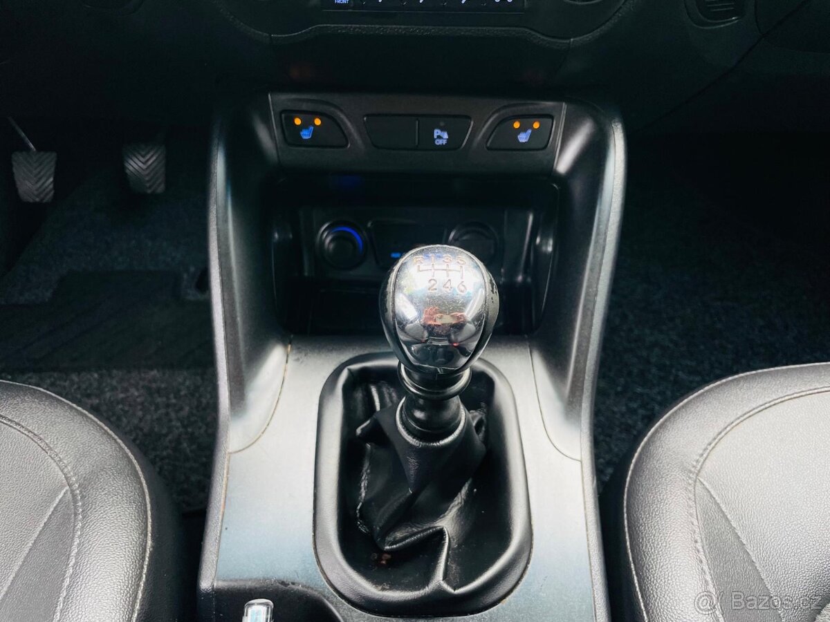 Hyundai ix35 2.0CRDi 4x4 FACELIFT VYHŘEV SERVISKA TAŽNÉ - 16