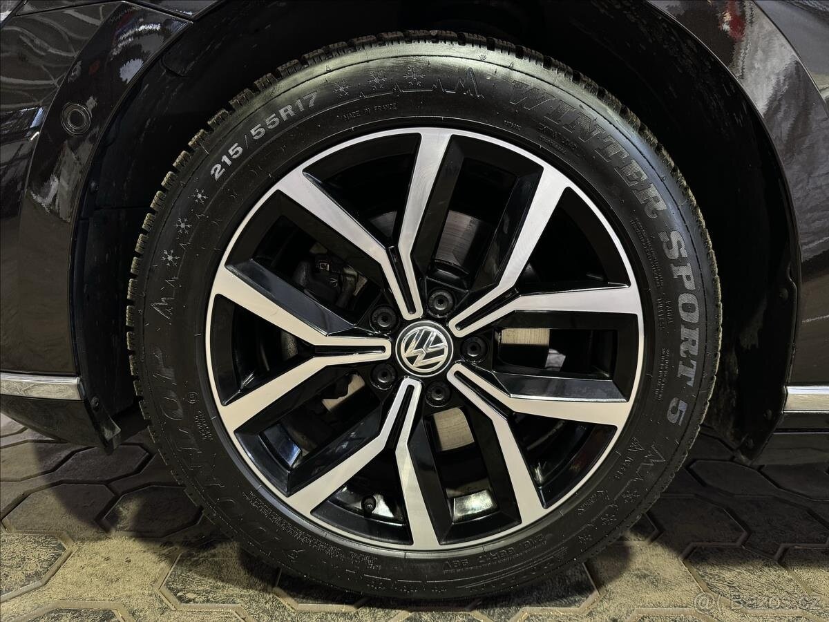 Volkswagen Passat 2.0TSI 140kW Elegance ČR 1Maj. - 16