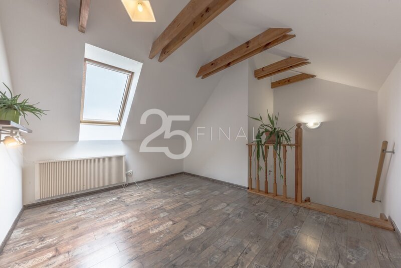Prodej bytu 3+1+loft - 1/3 rodinného domu se zahradou ve Zví - 16