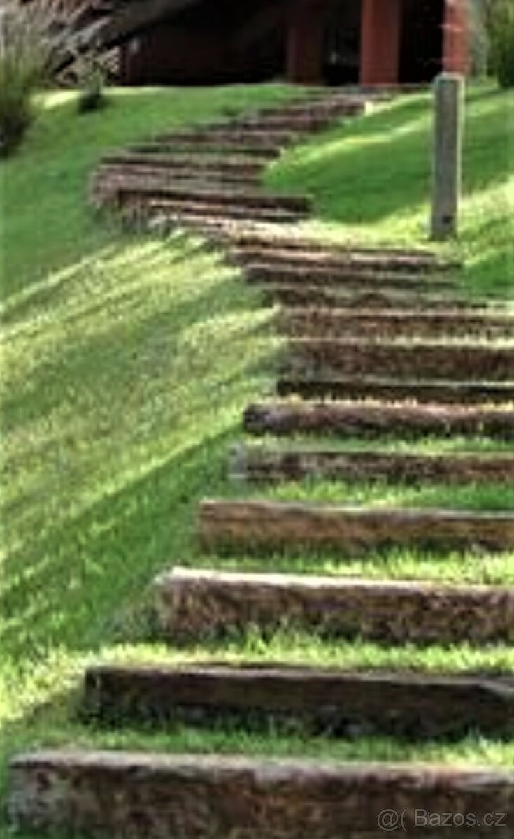 Dubové fošny, prkna, pražce a hranoly...přírodně sušené 15% - 16