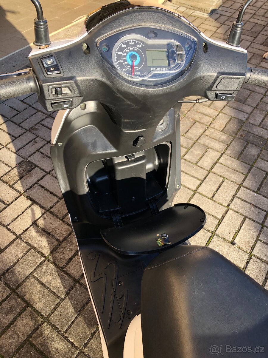 Peugeot Tweet 125 - 16