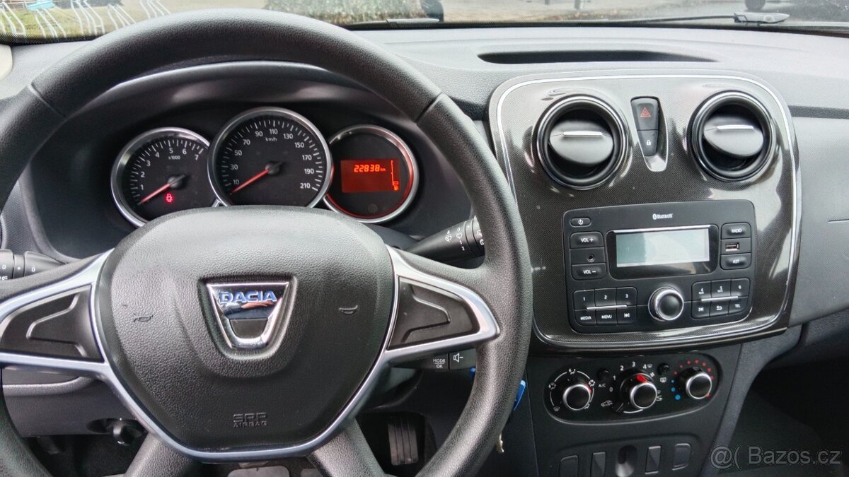 Dacia Logan 1.0 I - 16
