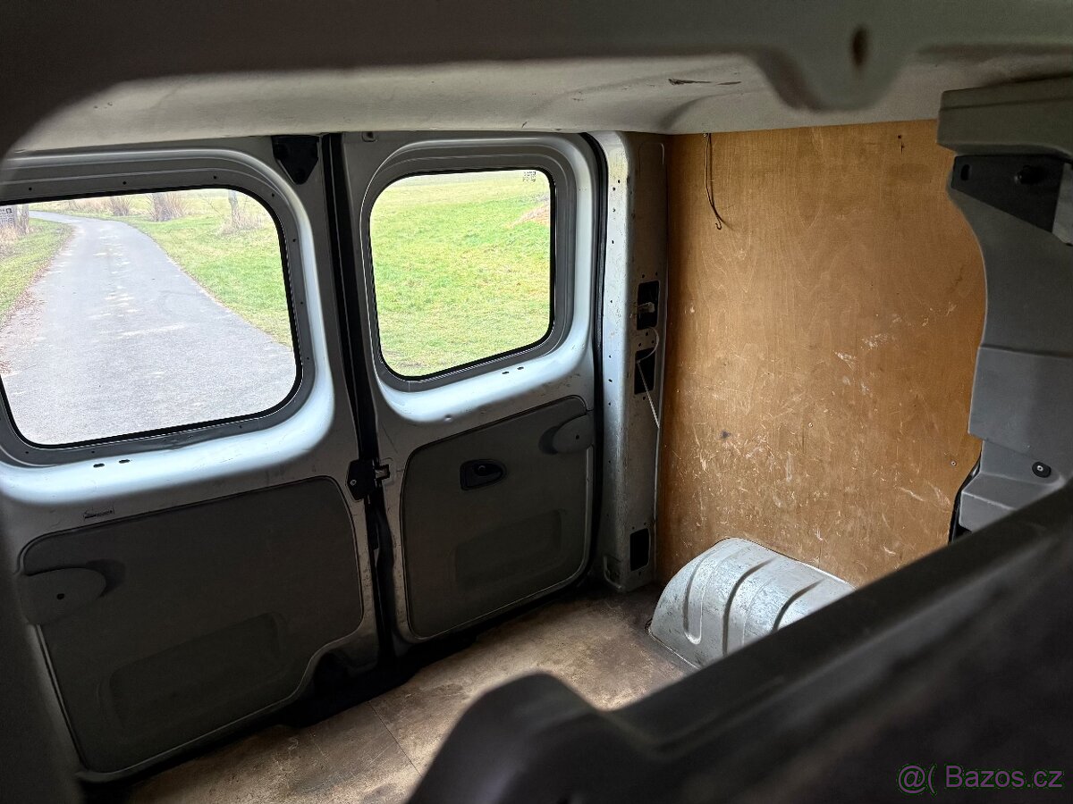 Renault Trafic 2.0 CDTi 84kw - 6 míst / tažné - 16