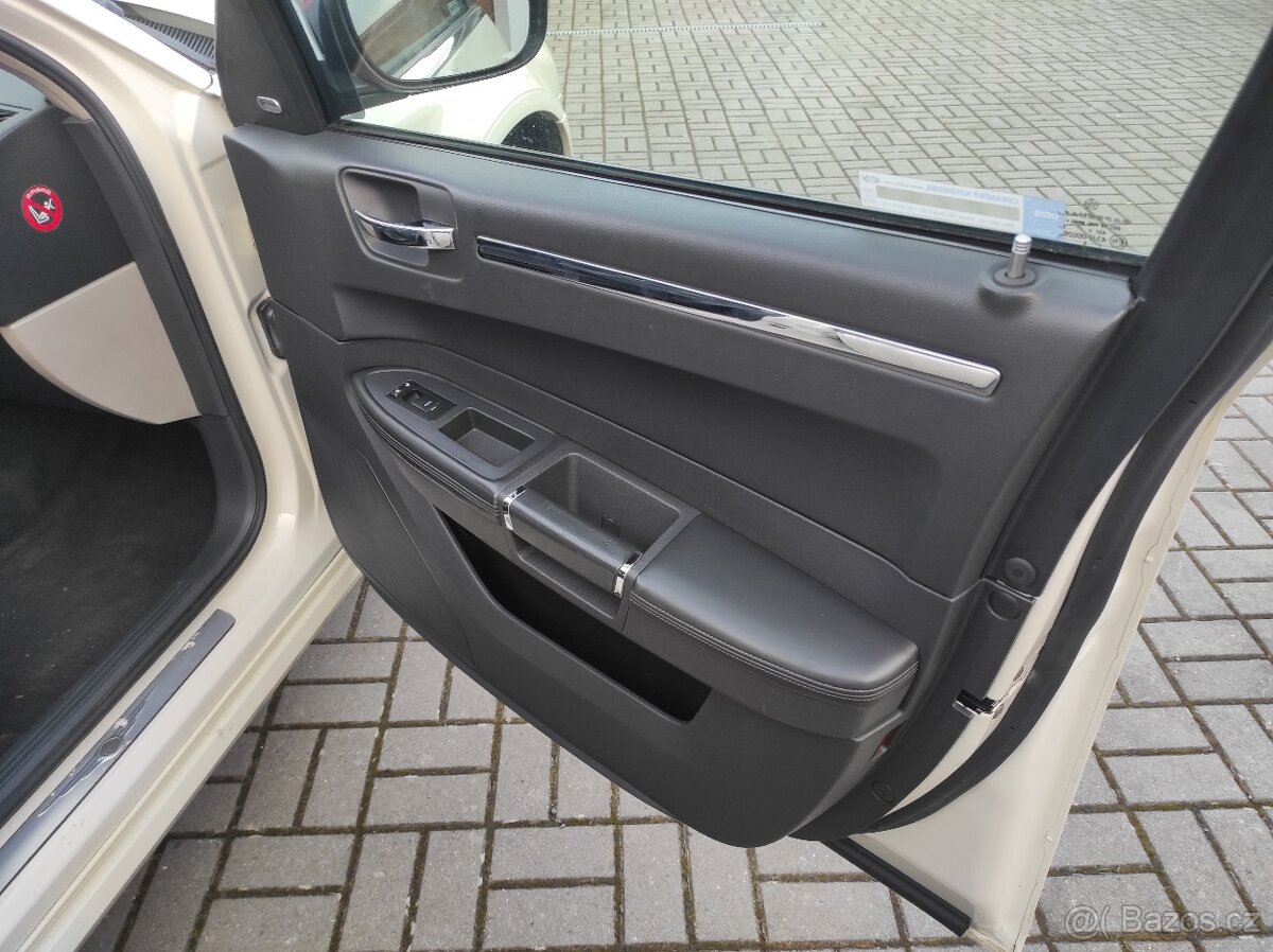 Chrysler 300C 5,7 Hemi - 16