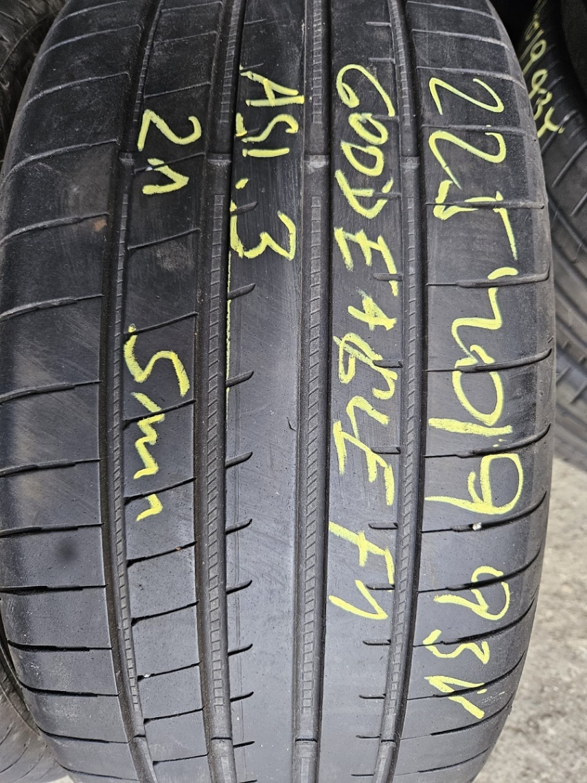 225/40R19 - 16