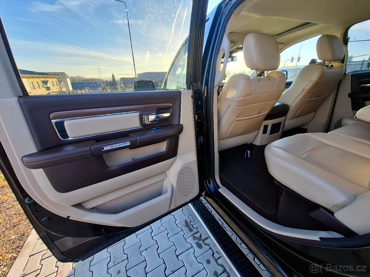 Dodge RAM 1500 5.7 HEMI Laramie - 16