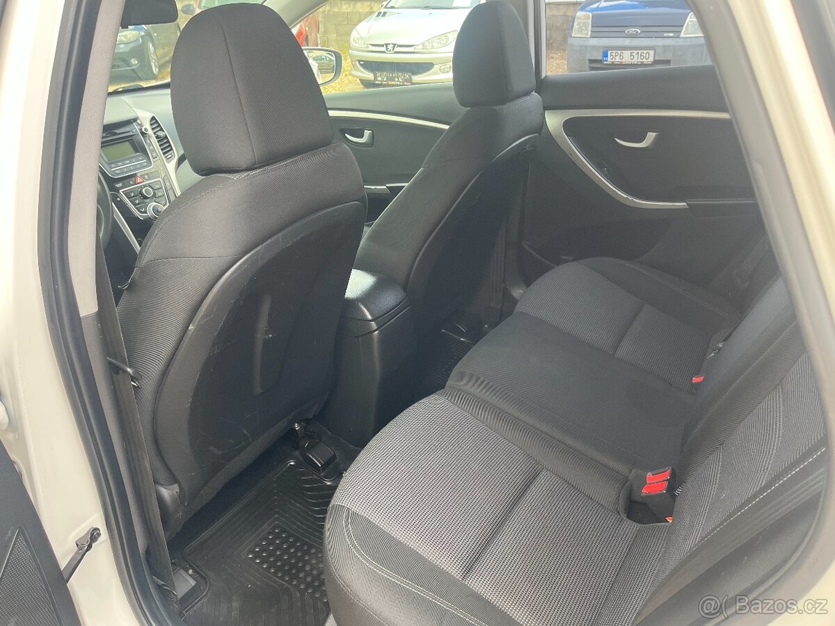 Hyundai i30, 1.6CRDi 81kWPRAVID.SERVIS - 16