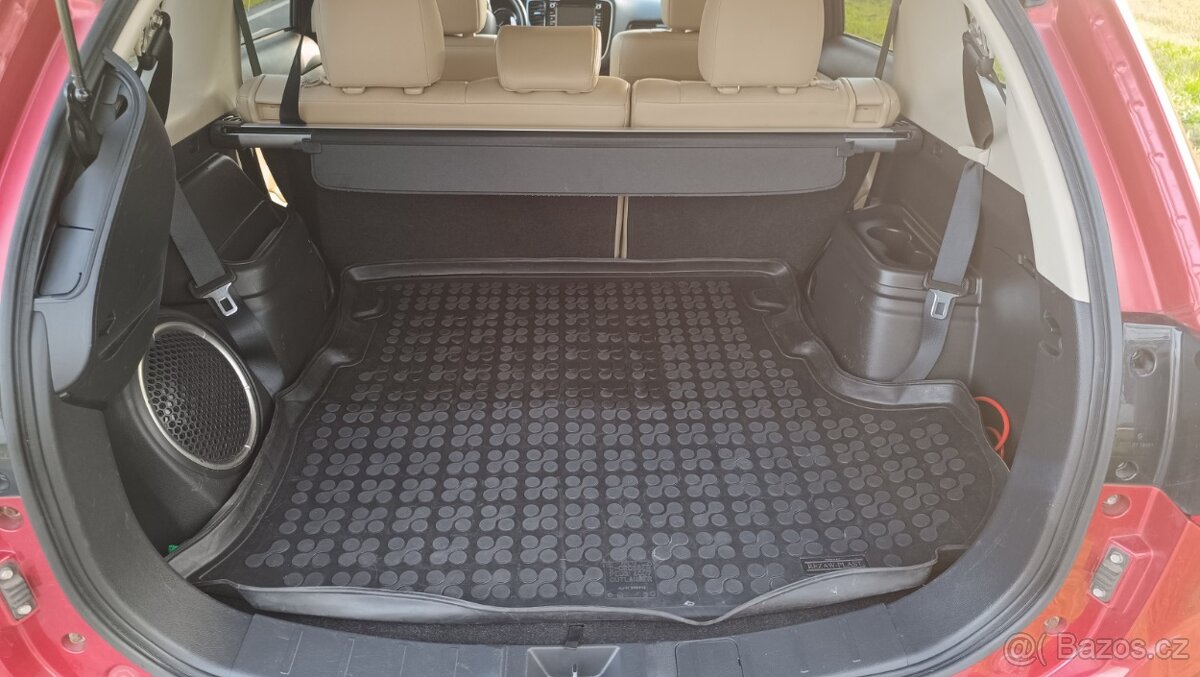 Mitsubishi Outlander 2.4 + LPG • 4x4 • 7 míst • Automat - 16