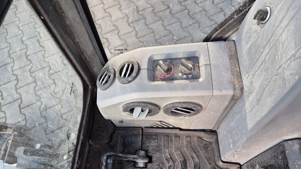 Prodám Bob Cat E17 - 16