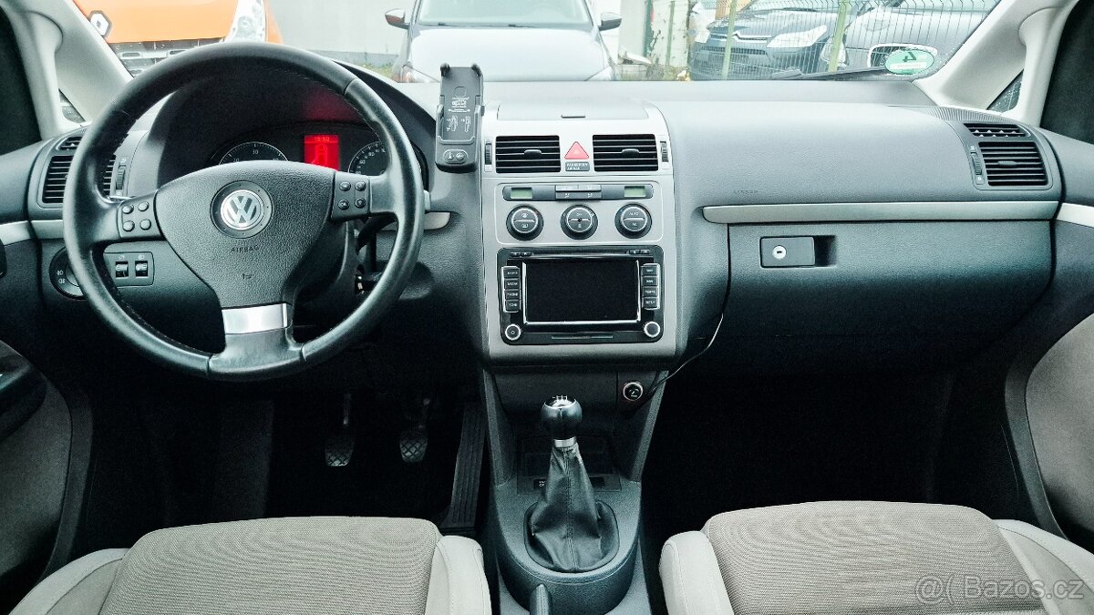 Volkswagen Touran - 16