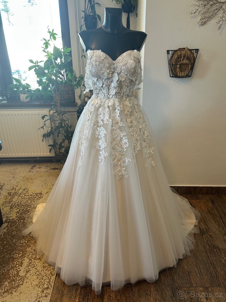 Svatební šaty, víc druhů - 16