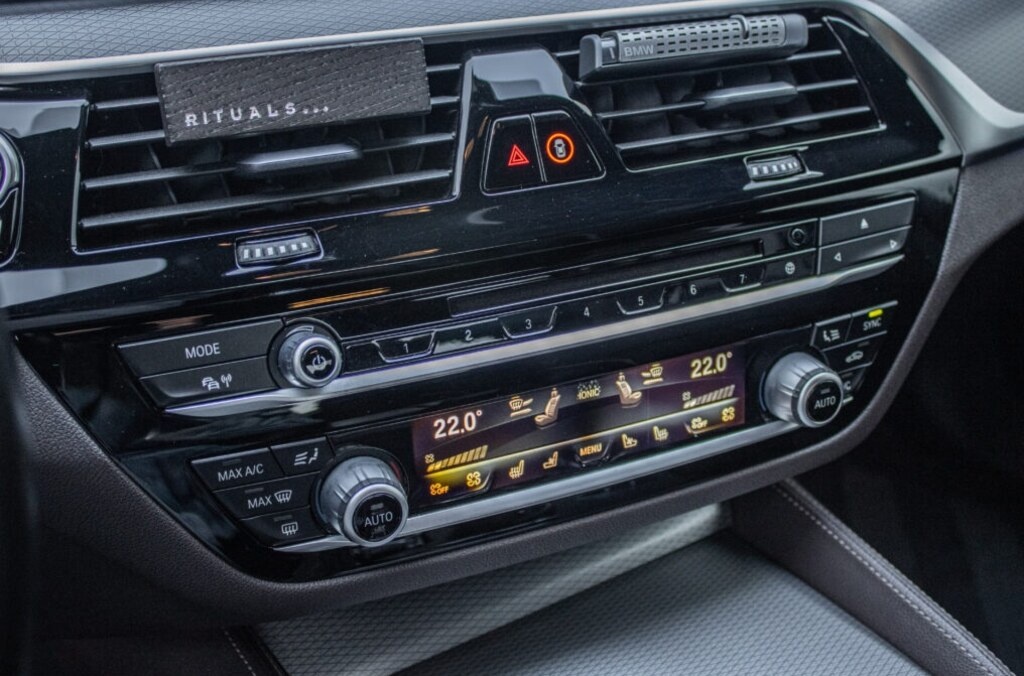 BMW Rad 5-M550i xDrive AT/8 - 16