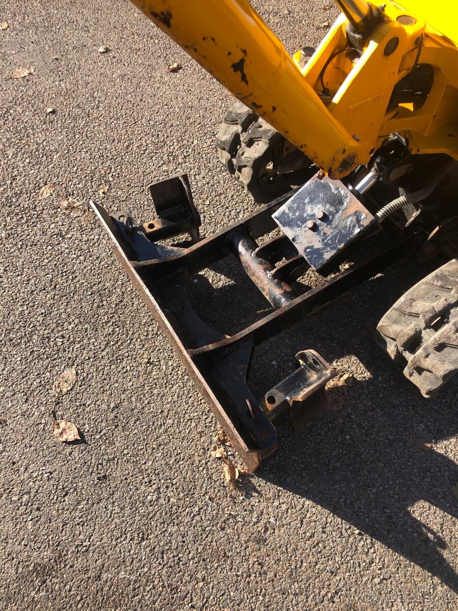 Prodám minibagr JCB 8008 CTS - 16
