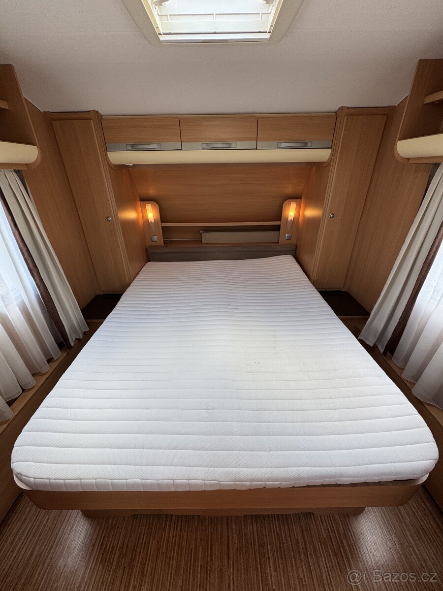 Adria Adora 563 PU ~ Královská postel - 16