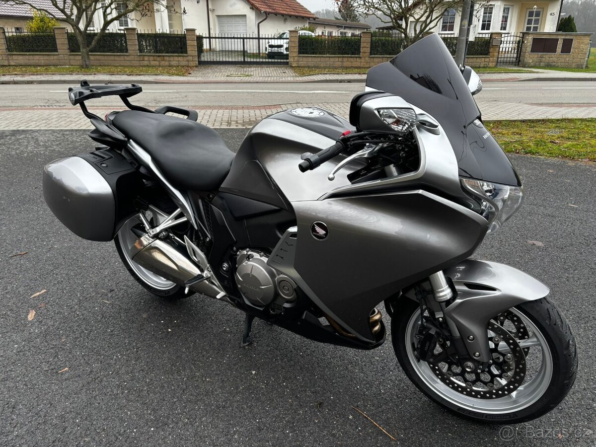 Honda VFR 1200F - 16
