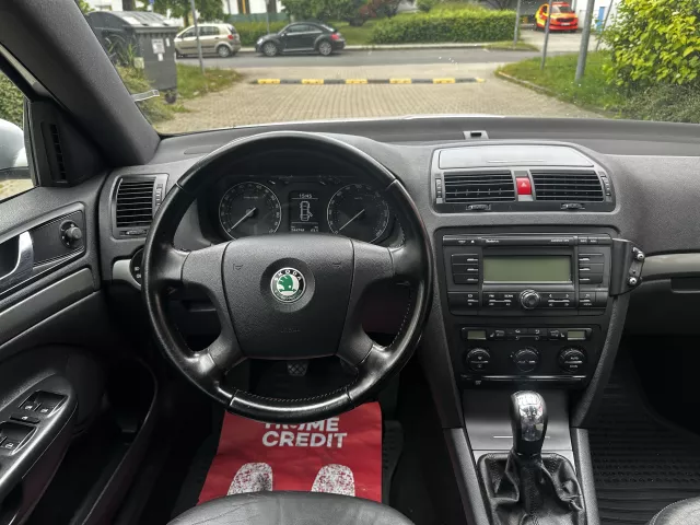 Škoda Octavia II 1.6 16V Facelift Kůže ALU kola Tažné - 16