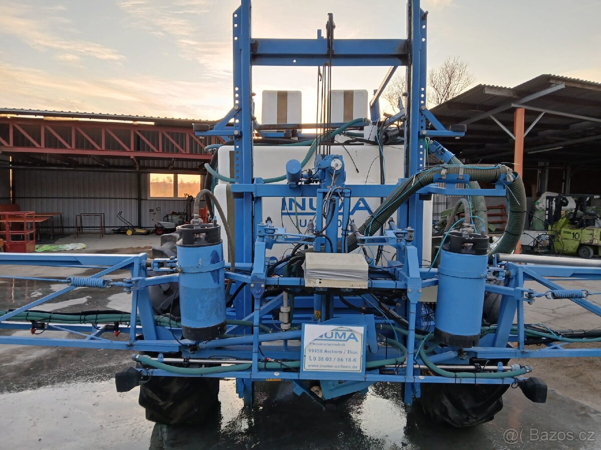 3000l Tažený postřikovač INUMA 3024 - 16