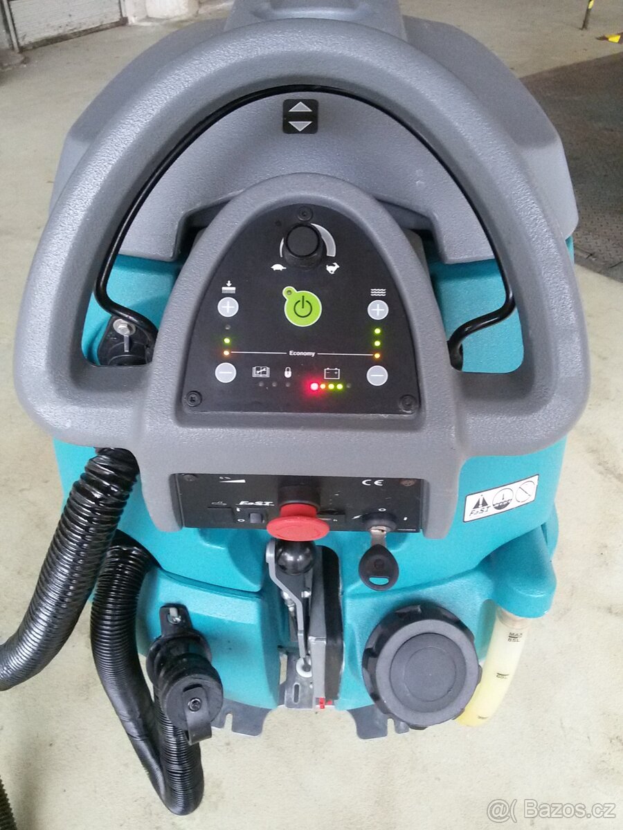 Podlahový mycí stroj Tennant T5 Disk 80 s vlastním pojezdem - 16