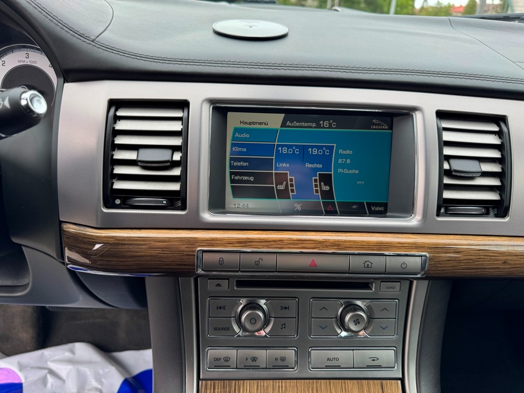 Jaguar XF, 3.0D 202 kW automat - 16
