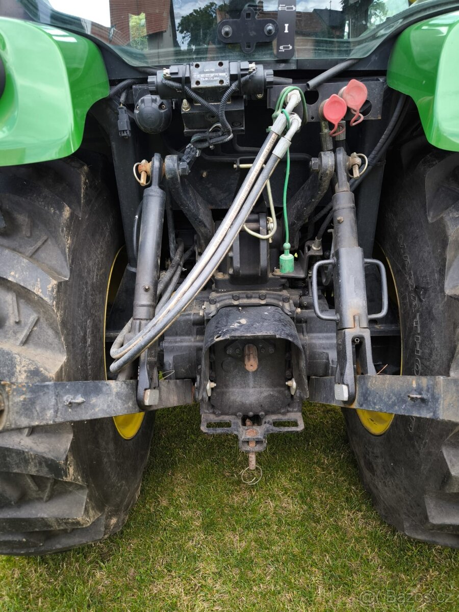 John Deere 3720 - 16