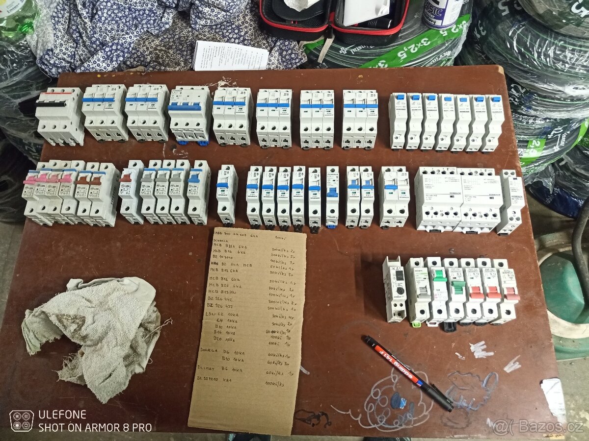 Jističe vypínače kontrolky stykače svodič - 16