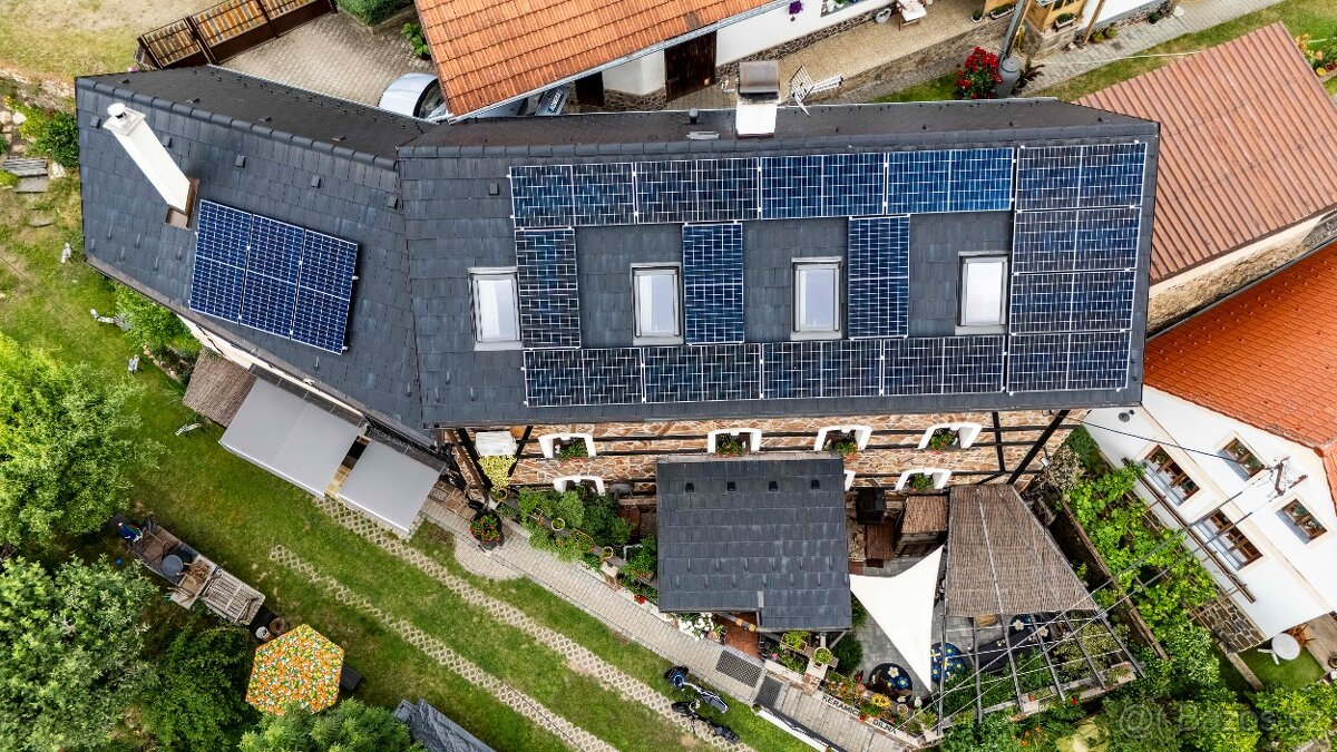 Prodej domu s jedinečnou atmosférou ve Všechlapech - 16