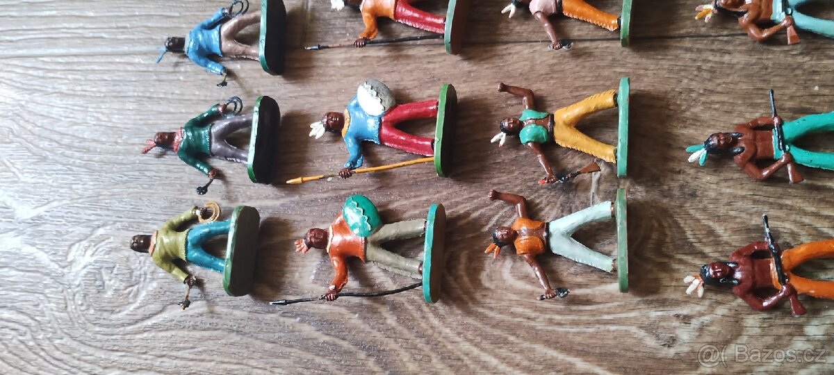 Indiáni figurky - 34 kusů - 16