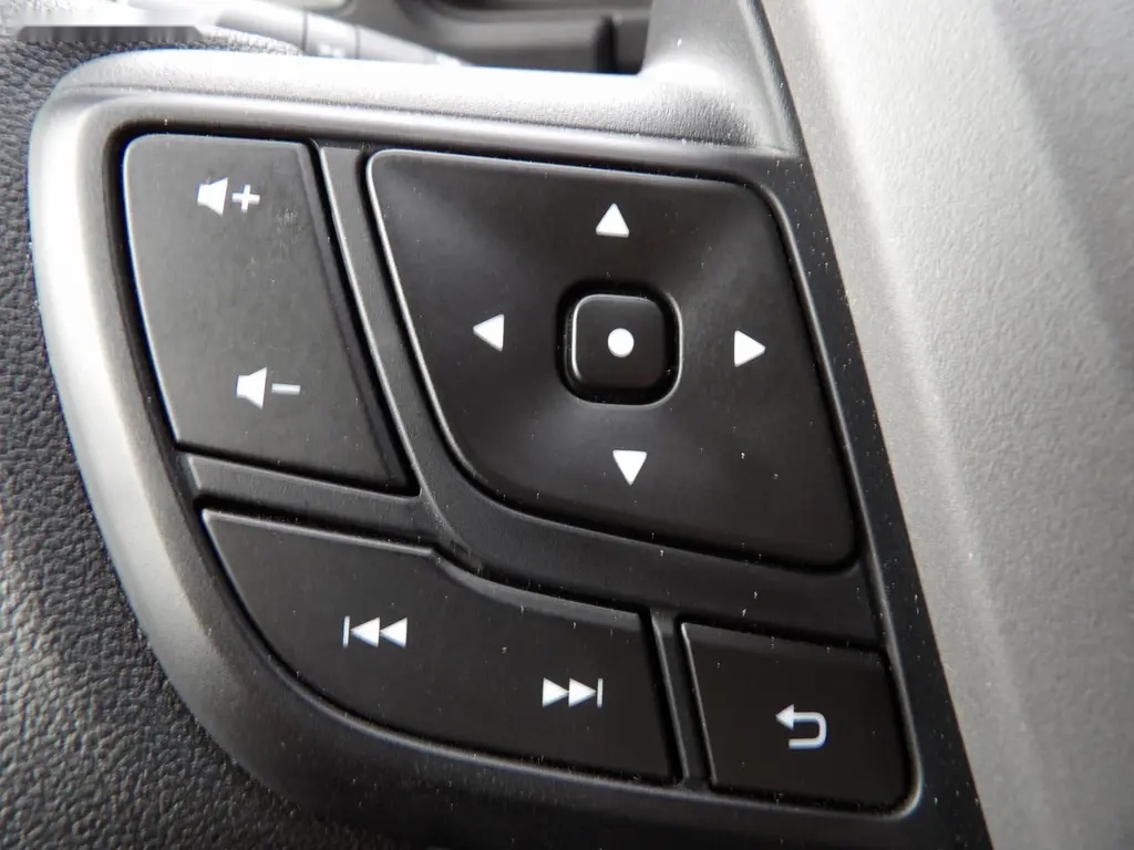 Isuzu, M30 5,2L MAN6, skříň a čelo - 16