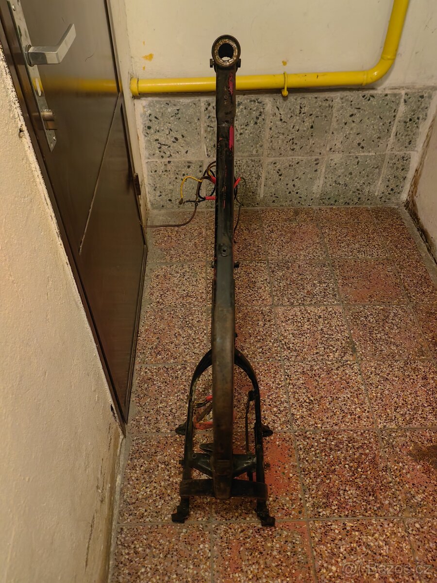 Jawa perak zbrojovka rám a motor - 16