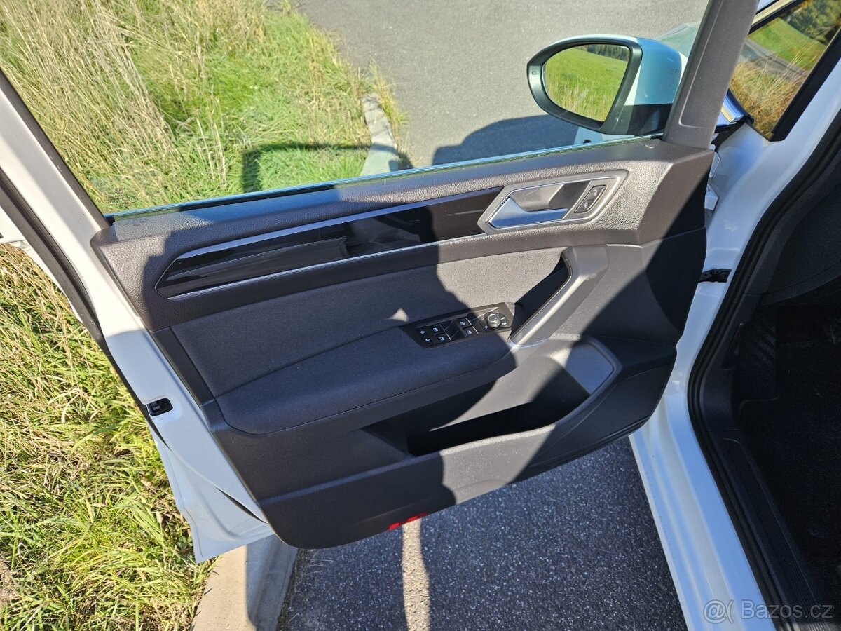 Volkswagen Touran 1.4 TSI 110kw, Highline, Nehavarováno - 16