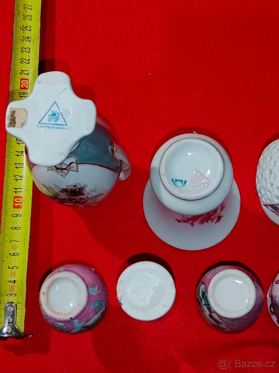 Vázy 30 ks - skleněné, porcelánové a mosazné - 16