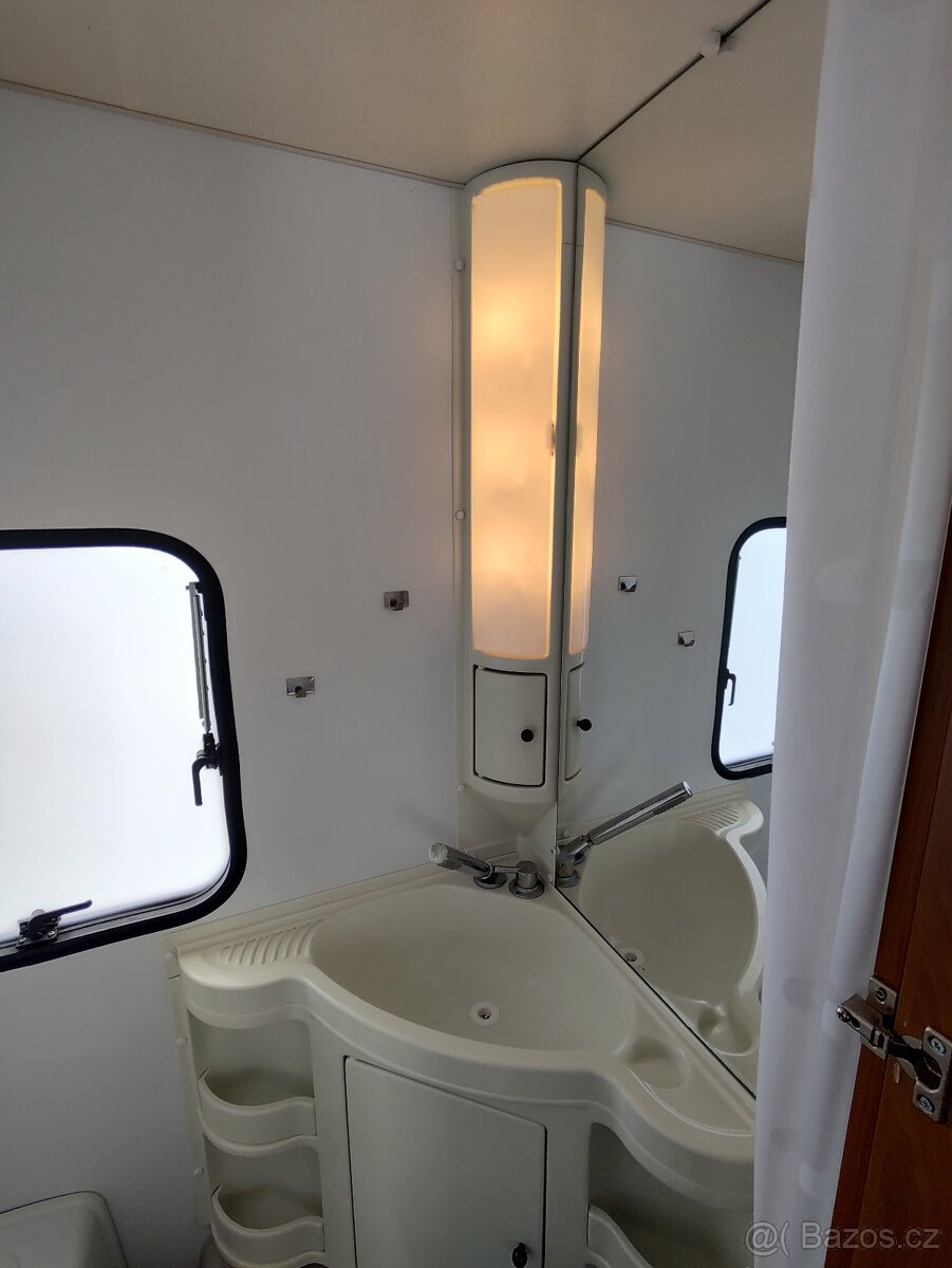 Obytný přívěs Adria Altea 472LU - 16