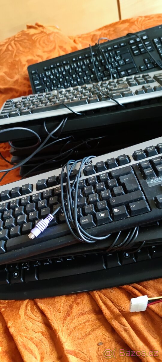 Konvolut komponentů k PC - 16