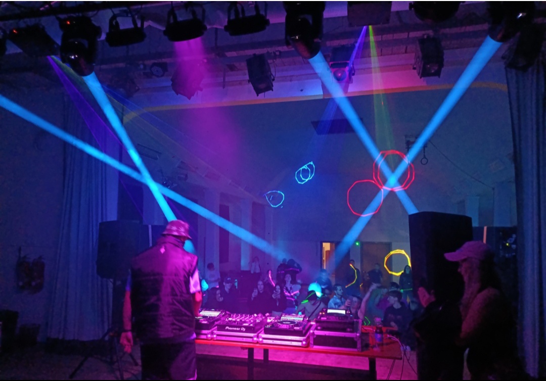 Novinka ..180 w Beam/Spot/Zoom - 16