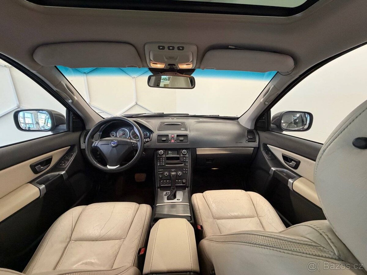 Volvo XC90, 2.4 D5 4x4/7 MÍST/PANORAMA/TZ - 16